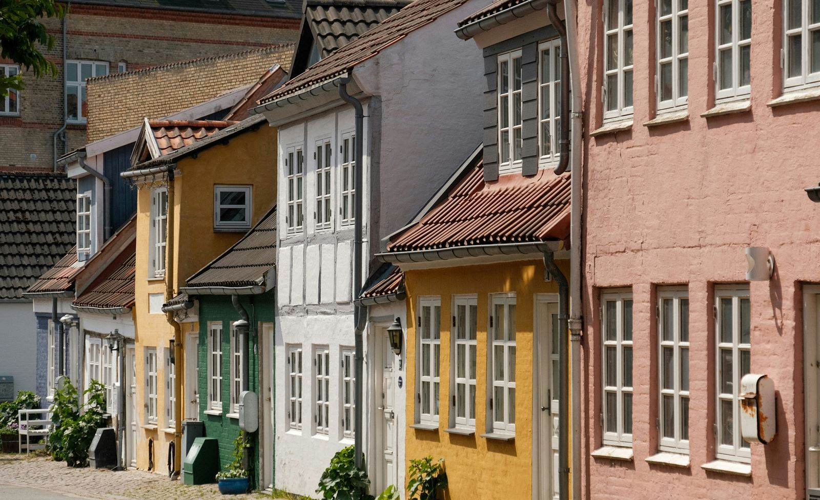 Farvede huse i Aalborg by