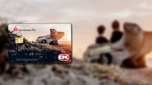 Betalingskort med strand i baggrunden