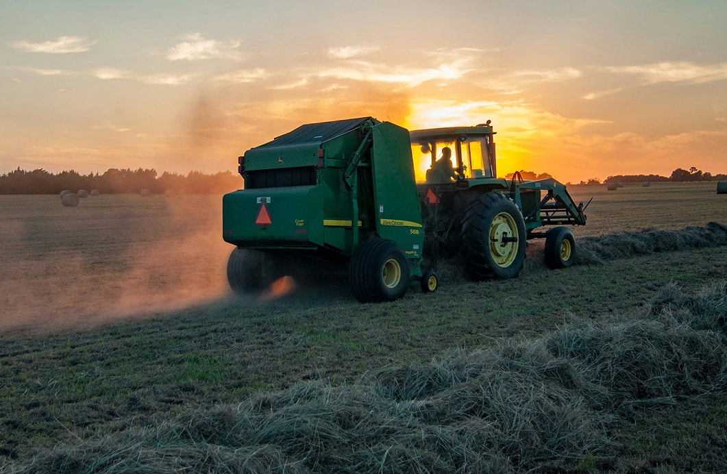 Landbrugsmaskine høster