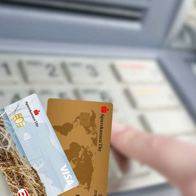 Kortautomat sløret i baggrund og to forskellige betalingskorttyper foran